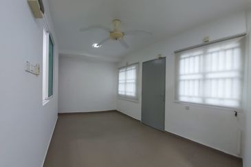 Nice House 2 Sty Terrace Tmn Suria Bukit Katil