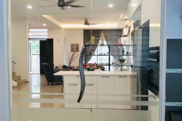 Fully Furnish Corner 2 Sty Teres Gangsa Impian Infinity Batu Berendam