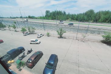 Super Below bank Value 15% Facing Main Road 3 Sty Shop Klebang Utama