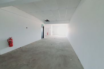 Super Below bank Value 15% Facing Main Road 3 Sty Shop Klebang Utama