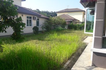 Freehold 1.5 Sty Bungalow Big Land 5700 sqft Krubong Perdana batu Berendam