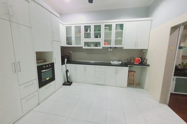 Below Value 16% / RM90K Renovated 2 Sty Semi D Batu Berendam Putra Infineon