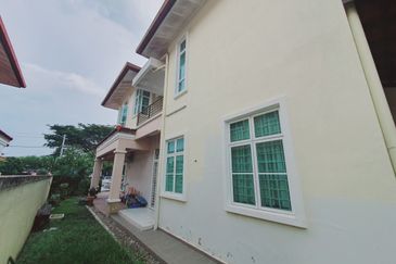 Below Value 16% / RM90K Renovated 2 Sty Semi D Batu Berendam Putra Infineon