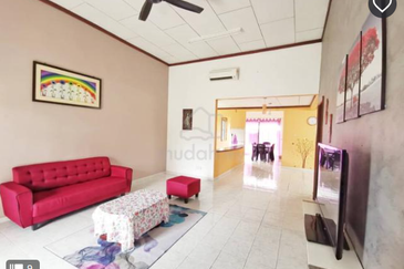 Fully Furnished Nice 1 Sty Bungalow A Famosa Resort Alor Gajah