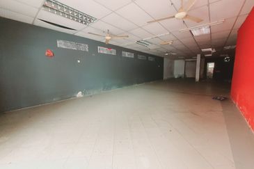 Facing Busy Main Road 2 Storey Shop Malim Jaya Batu Berendam