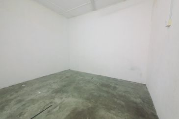 Facing Busy Main Road 2 Storey Shop Malim Jaya Batu Berendam