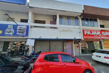 Facing Busy Main Road 2 Storey Shop Malim Jaya Batu Berendam
