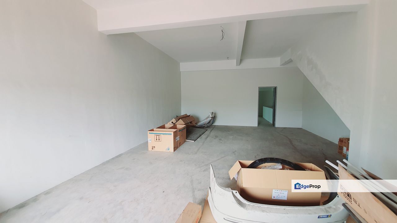 Face Main Road Highway Ground Floor Gangsa Avenue CTRM Batu Berendam, Melaka, Batu Berendam