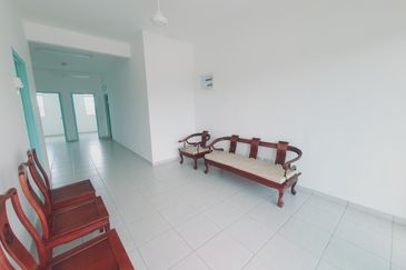 Facing Main Road 1st Floor Shop 3 Room Tambak Paya Harmoni Ayer Molek