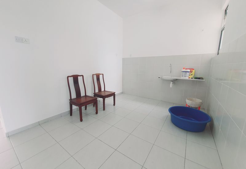 Facing Main Road 1st Floor Shop 3 Room Tambak Paya Harmoni Ayer Molek