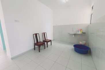 Facing Main Road 1st Floor Shop 3 Room Tambak Paya Harmoni Ayer Molek