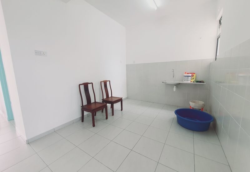 Facing Main Road 1st Floor Shop 3 Room Tambak Paya Harmoni Ayer Molek