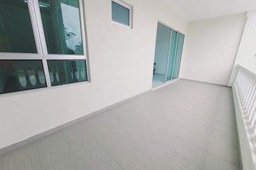 Facing Main Road 1st Floor Shop 3 Room Tambak Paya Harmoni Ayer Molek