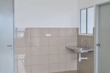 Brand New Facility Swimming Pool Amber Cove Residence Kota Laksamana