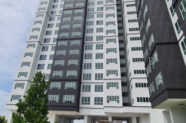 Brand New Facility Swimming Pool Amber Cove Residence Kota Laksamana