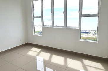 Brand New Facility Swimming Pool Amber Cove Residence Kota Laksamana