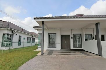 Nice Fully Furnish Single Sty Semi D Padang Temu Permata Ujong Pasir