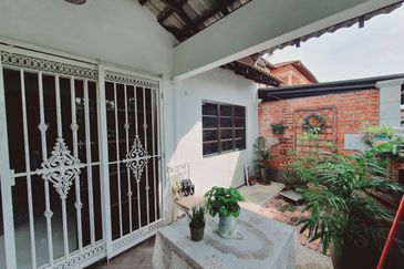 Renovated End Lot 2 Teres Desa Jaya Bukit Baru