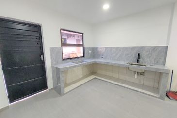 End Lot Fully Renovated Freehold 2 Sty Terrace Megah Bukit Beruang MMU