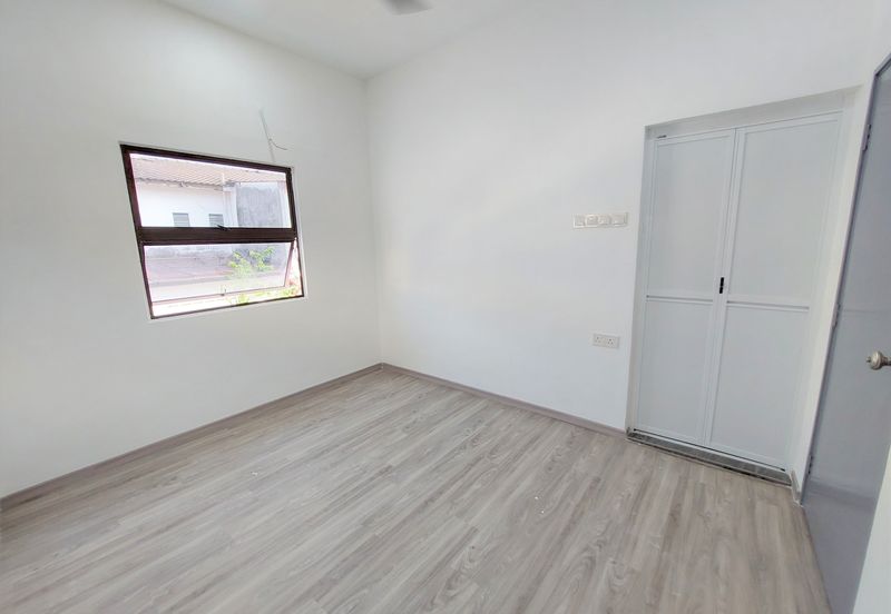 End Lot Fully Renovated Freehold 2 Sty Terrace Megah Bukit Beruang MMU