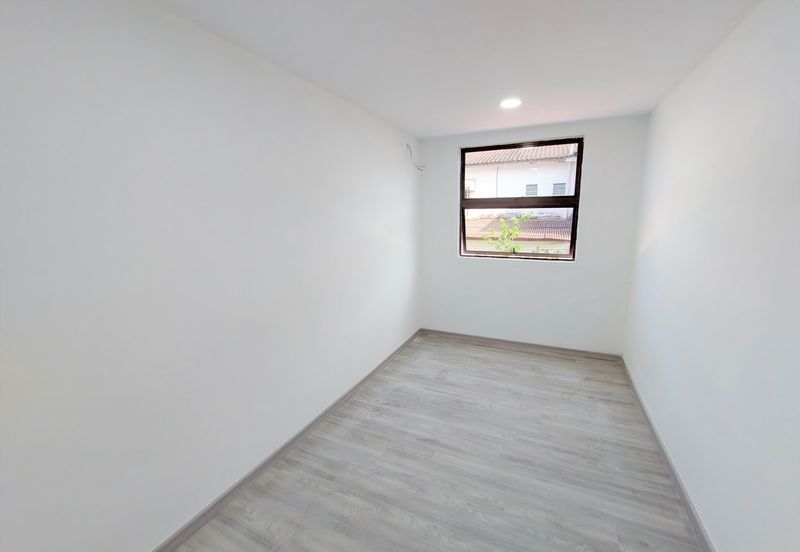 End Lot Fully Renovated Freehold 2 Sty Terrace Megah Bukit Beruang MMU