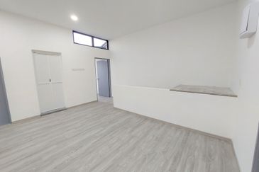 End Lot Fully Renovated Freehold 2 Sty Terrace Megah Bukit Beruang MMU