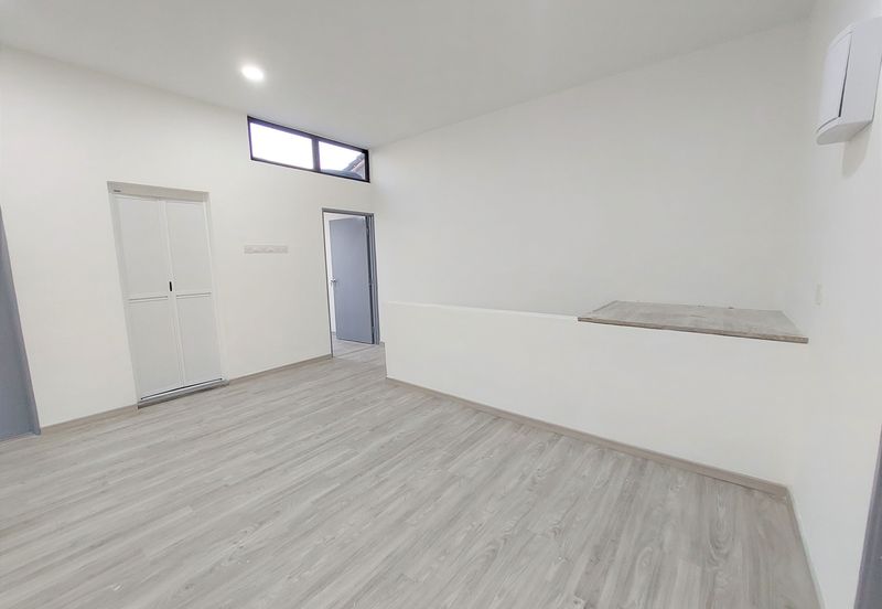 End Lot Fully Renovated Freehold 2 Sty Terrace Megah Bukit Beruang MMU