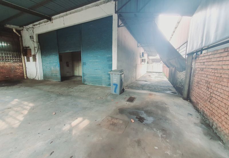 Low Price Big Factory 3200 sq.ft Taman Thamby Chik Karim Batu Berendam