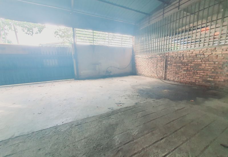 Low Price Big Factory 3200 sq.ft Taman Thamby Chik Karim Batu Berendam