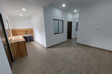 Nice New Renovate 1 Sty Teres House Merdeka CTRM Infineon Batu Berendam