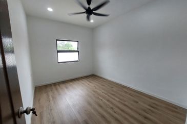 Nice New Renovate 1 Sty Teres House Merdeka CTRM Infineon Batu Berendam