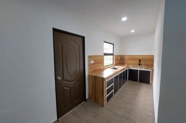 Nice New Renovate 1 Sty Teres House Merdeka CTRM Infineon Batu Berendam