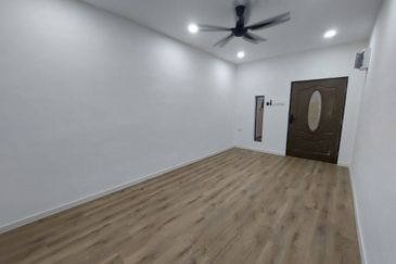 Nice New Renovate 1 Sty Teres House Merdeka CTRM Infineon Batu Berendam