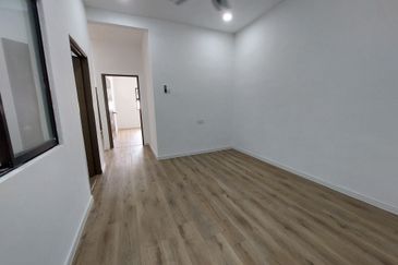 Nice New Renovate 1 Sty Teres House Merdeka CTRM Infineon Batu Berendam