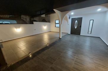 Nice New Renovate 1 Sty Teres House Merdeka CTRM Infineon Batu Berendam