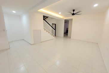 24hr Security Fully Renovated 2 Sty Terrace Ozana Impian Ayer Keroh 