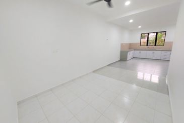 24hr Security Fully Renovated 2 Sty Terrace Ozana Impian Ayer Keroh 