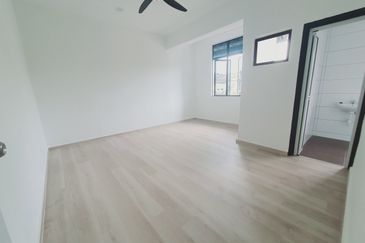 24hr Security Fully Renovated 2 Sty Terrace Ozana Impian Ayer Keroh 