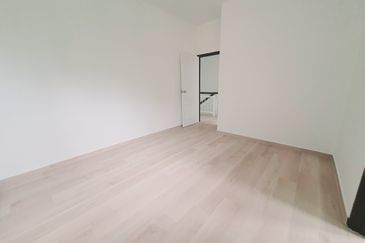 24hr Security Fully Renovated 2 Sty Terrace Ozana Impian Ayer Keroh 