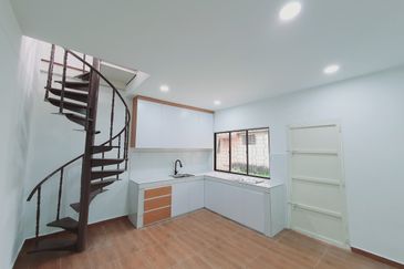 Facing Padang Renovated 1 Sty Terrace Melaka Baru Batu Berendam