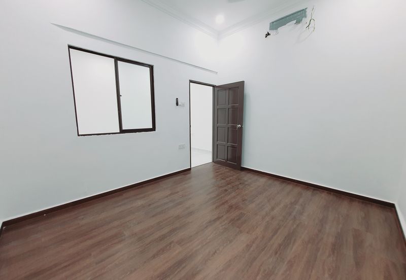 Facing Padang Renovated 1 Sty Terrace Melaka Baru Batu Berendam