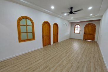 Grand Renovated 1 Sty Terrace Malim Jaya Bachang Batu Berendam