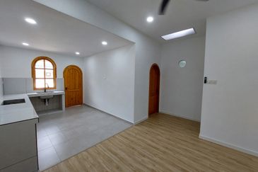 Grand Renovated 1 Sty Terrace Malim Jaya Bachang Batu Berendam