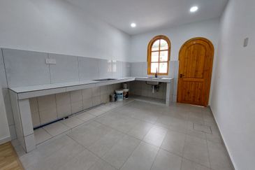 Grand Renovated 1 Sty Terrace Malim Jaya Bachang Batu Berendam