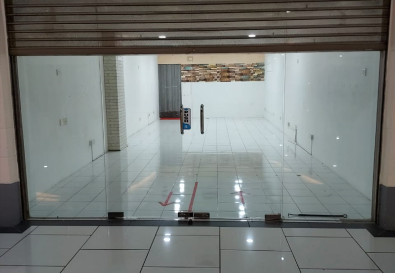 Super low Price Retail Shop Summit USJ Mall Subang Jaya Selangor 