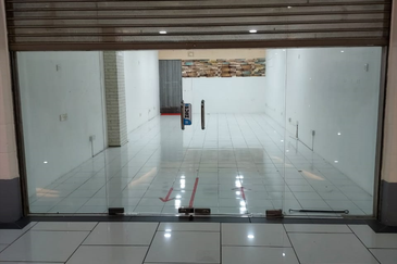 Super low Price Retail Shop Summit USJ Mall Subang Jaya Selangor 