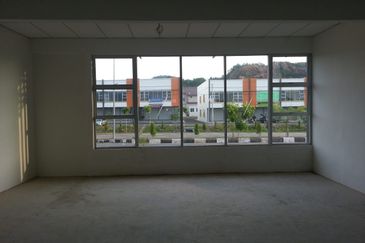 Big 1800 sq.ft 1st Floor Office Ayer Keroh Height Bukit Beruang MMU