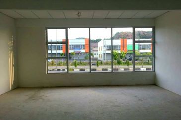 Big 1800 sq.ft 1st Floor Office Ayer Keroh Height Bukit Beruang MMU