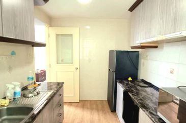 CONDOMINIUM OCEAN PALMS(PERMATA IDAMAN)