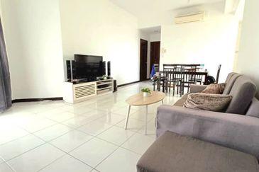 CONDOMINIUM OCEAN PALMS(PERMATA IDAMAN)